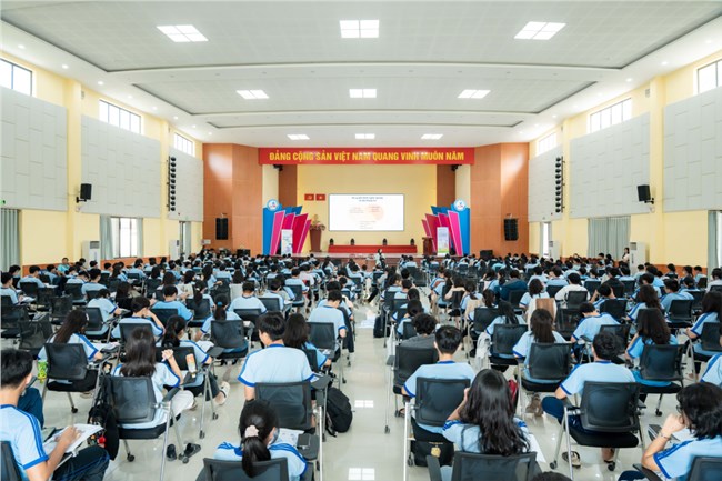 Gần 1.400 học sinh tham gia chương trình hướng nghiệp S-Career dành cho học sinh THPT năm 2024 (21/05/2024)